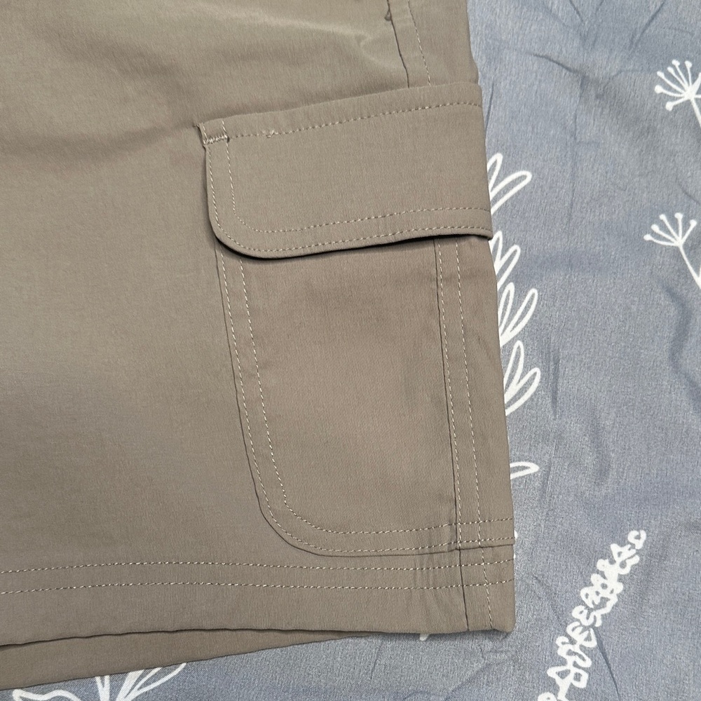 Eddie Bower Women's Tan Cargo Shorts sz 10 - Picture 2 of 5